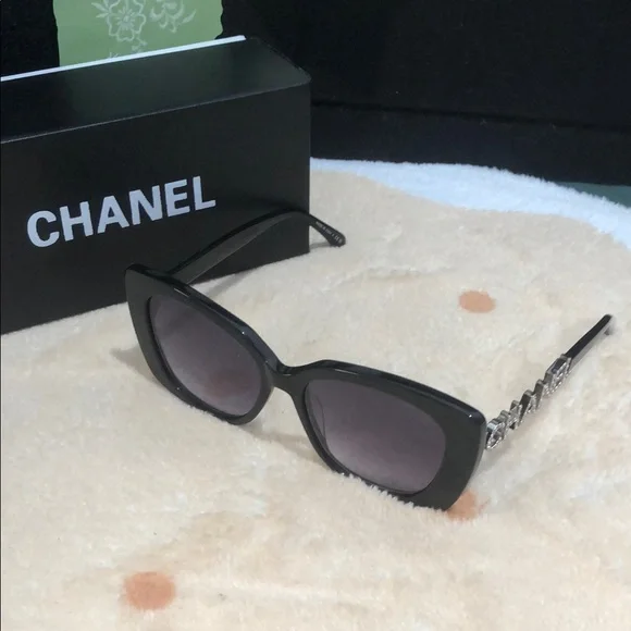 CHANEL | Accessories | Chanel Womens Authentic Sunglasses  display picture 1